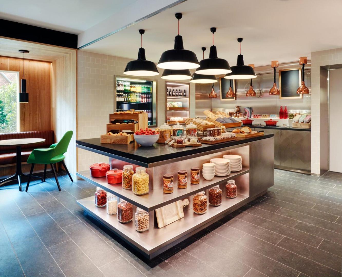 citizenM Amsterdam Airport Schiphol — eat & drink