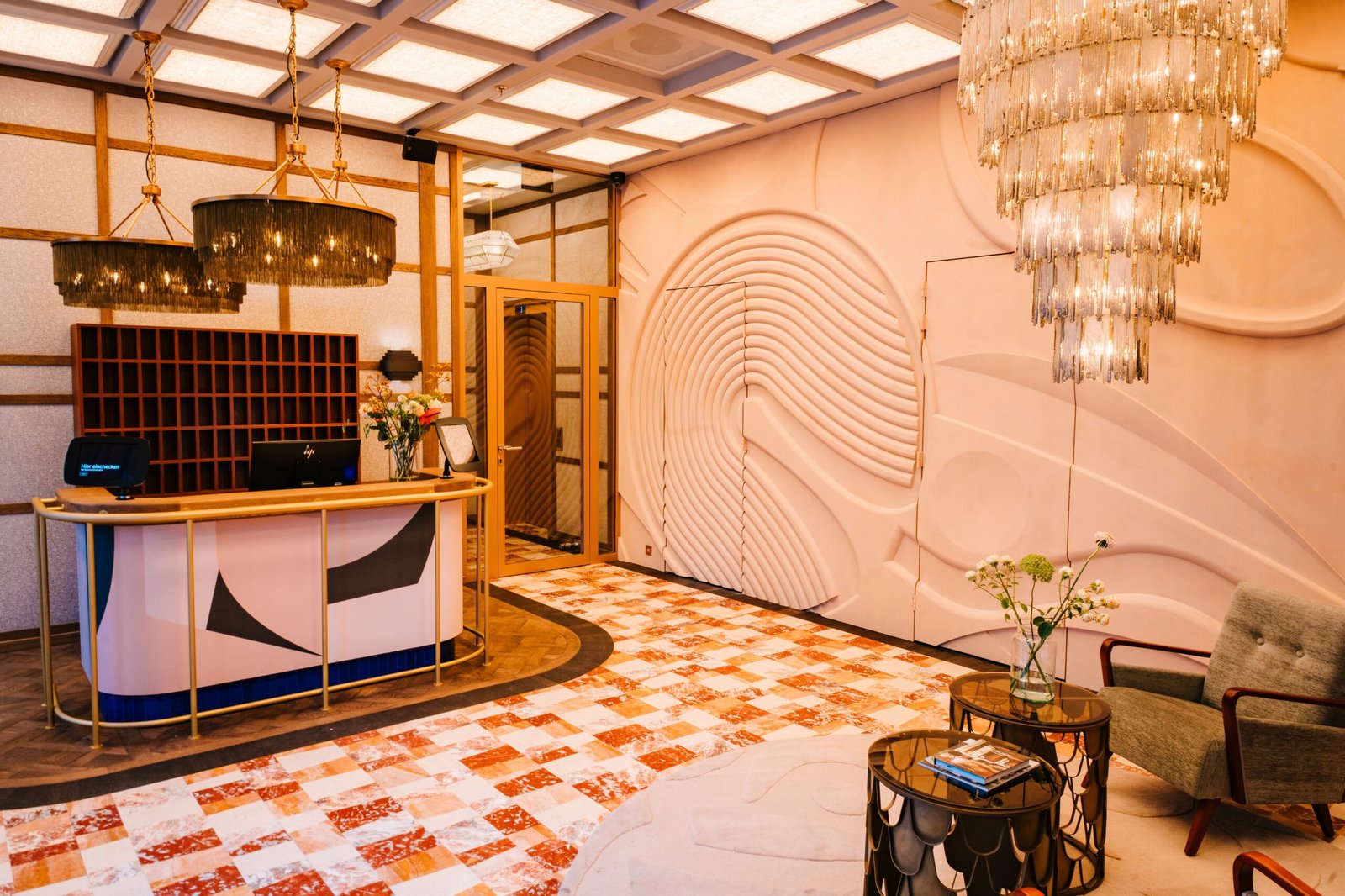 The diamond Hotel — vibe