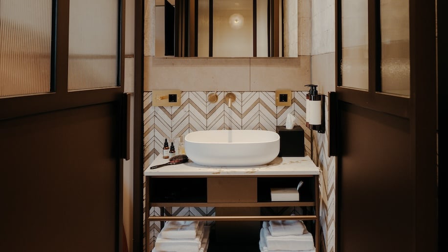 The diamond Hotel — rooms