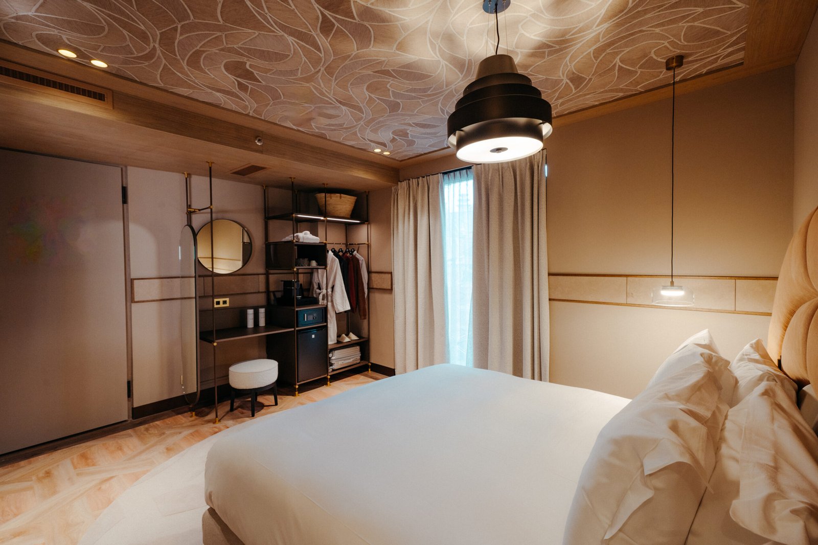The diamond Hotel — rooms