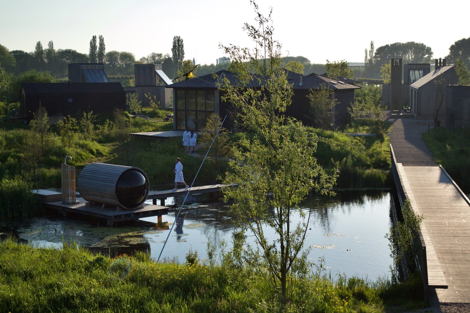 Basecamp Amsterdam — vibe