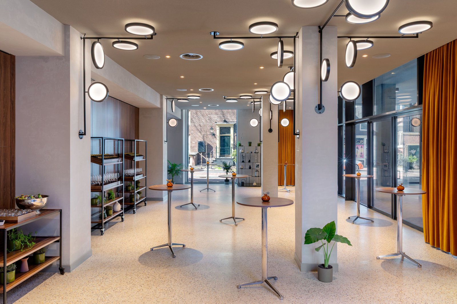 Renaissance Amsterdam Hotel — vibe