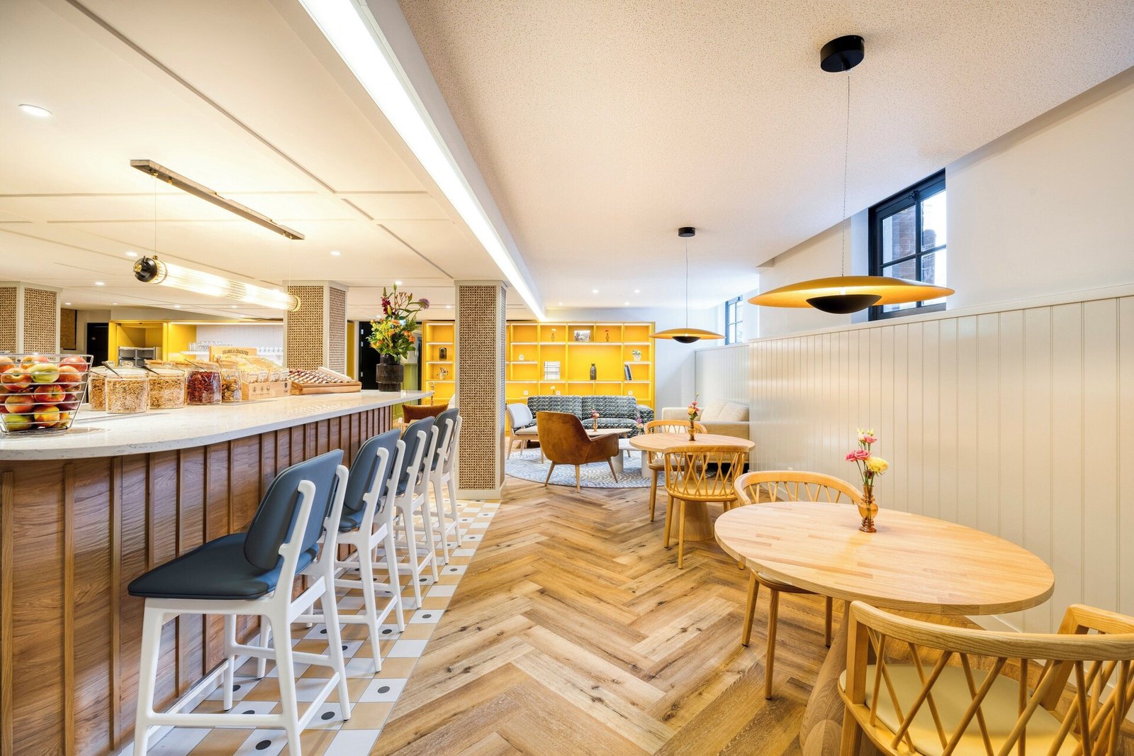 Citadines Canal Amsterdam — eat & drink
