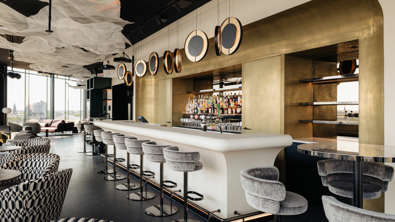 DoubleTree by Hilton Amsterdam Centraal Station — eat & drink