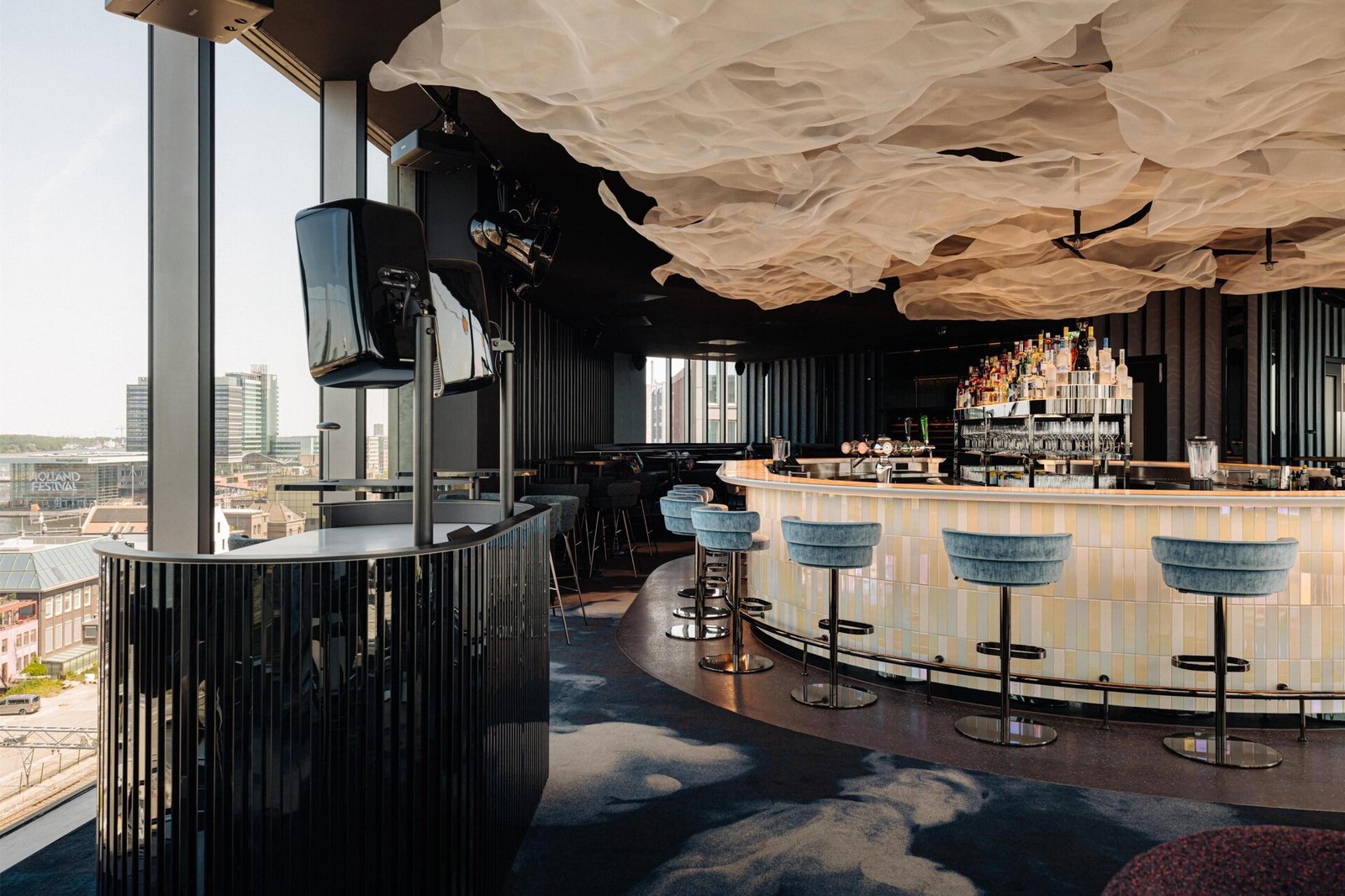 DoubleTree by Hilton Amsterdam Centraal Station — eat & drink