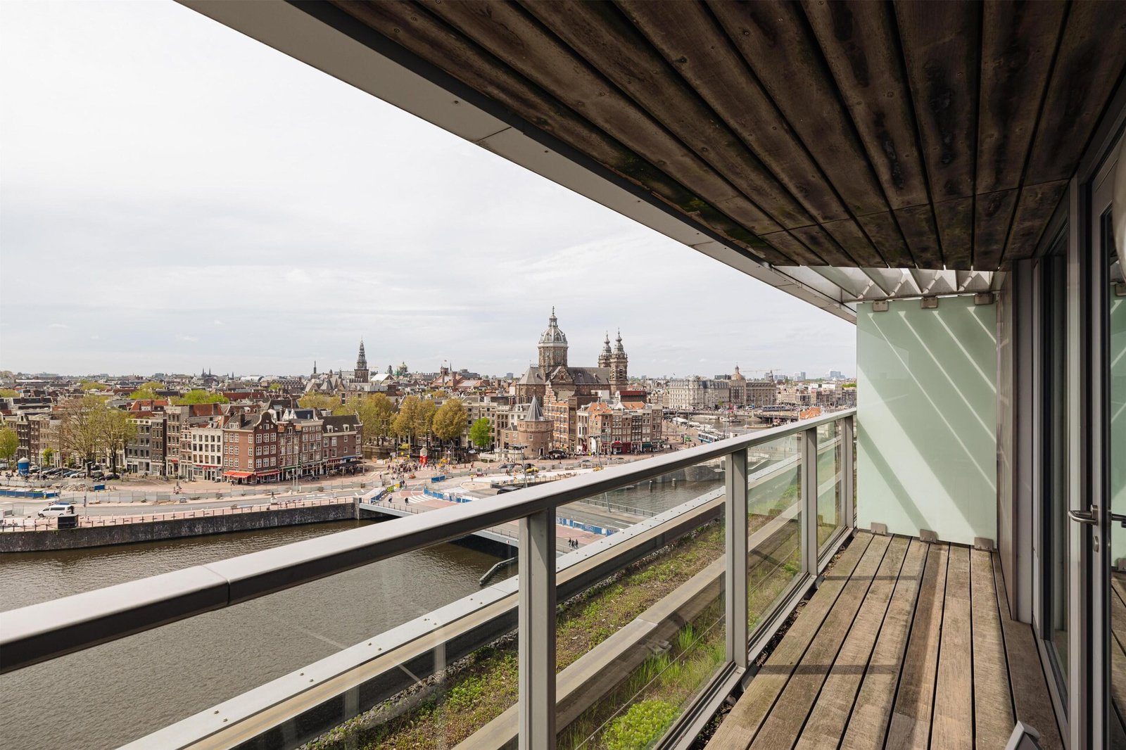 DoubleTree by Hilton Amsterdam Centraal Station — vibe