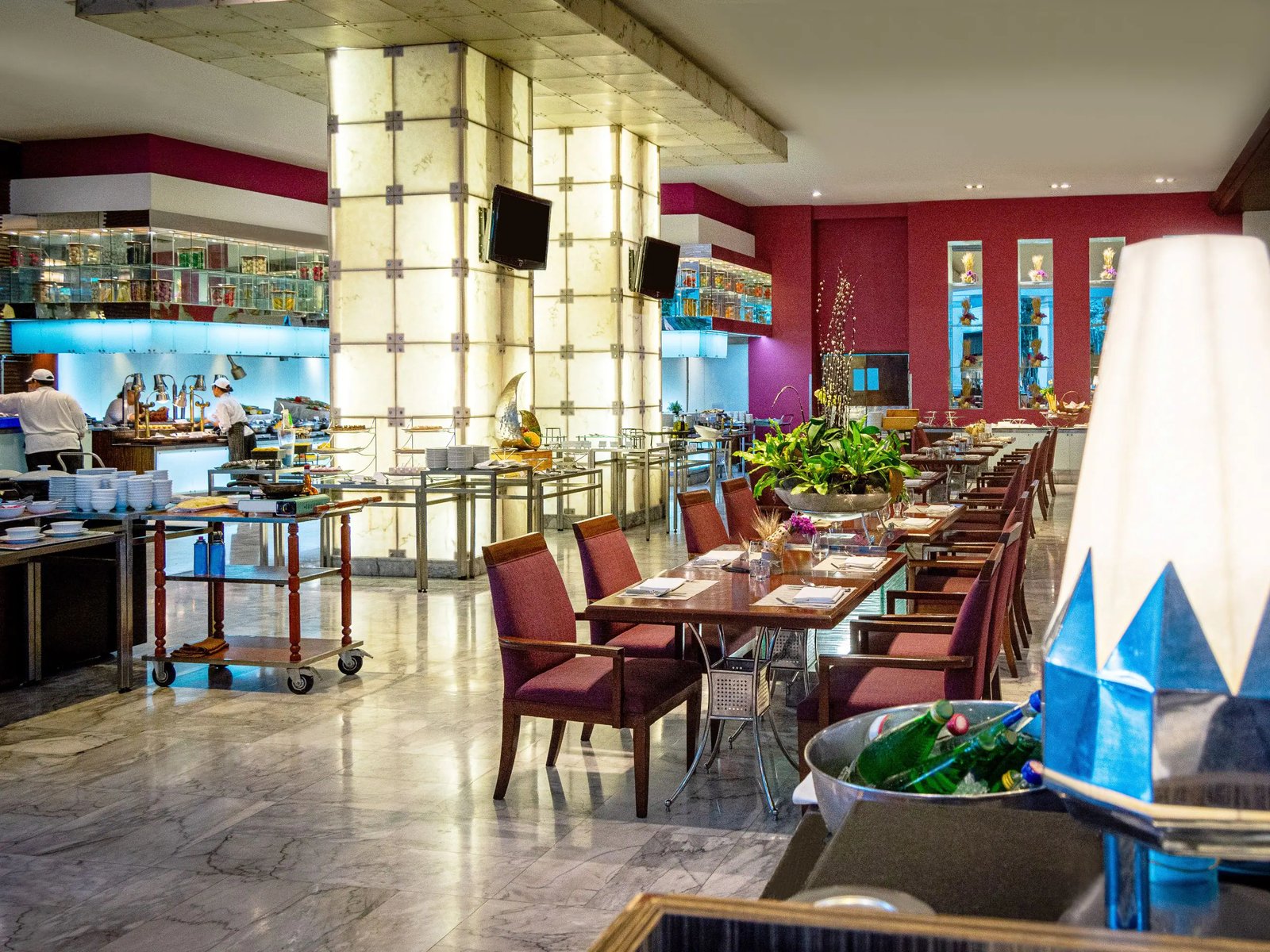 Hyatt Regency Bangkok Suvarnabhumi Airport — eat & drink
