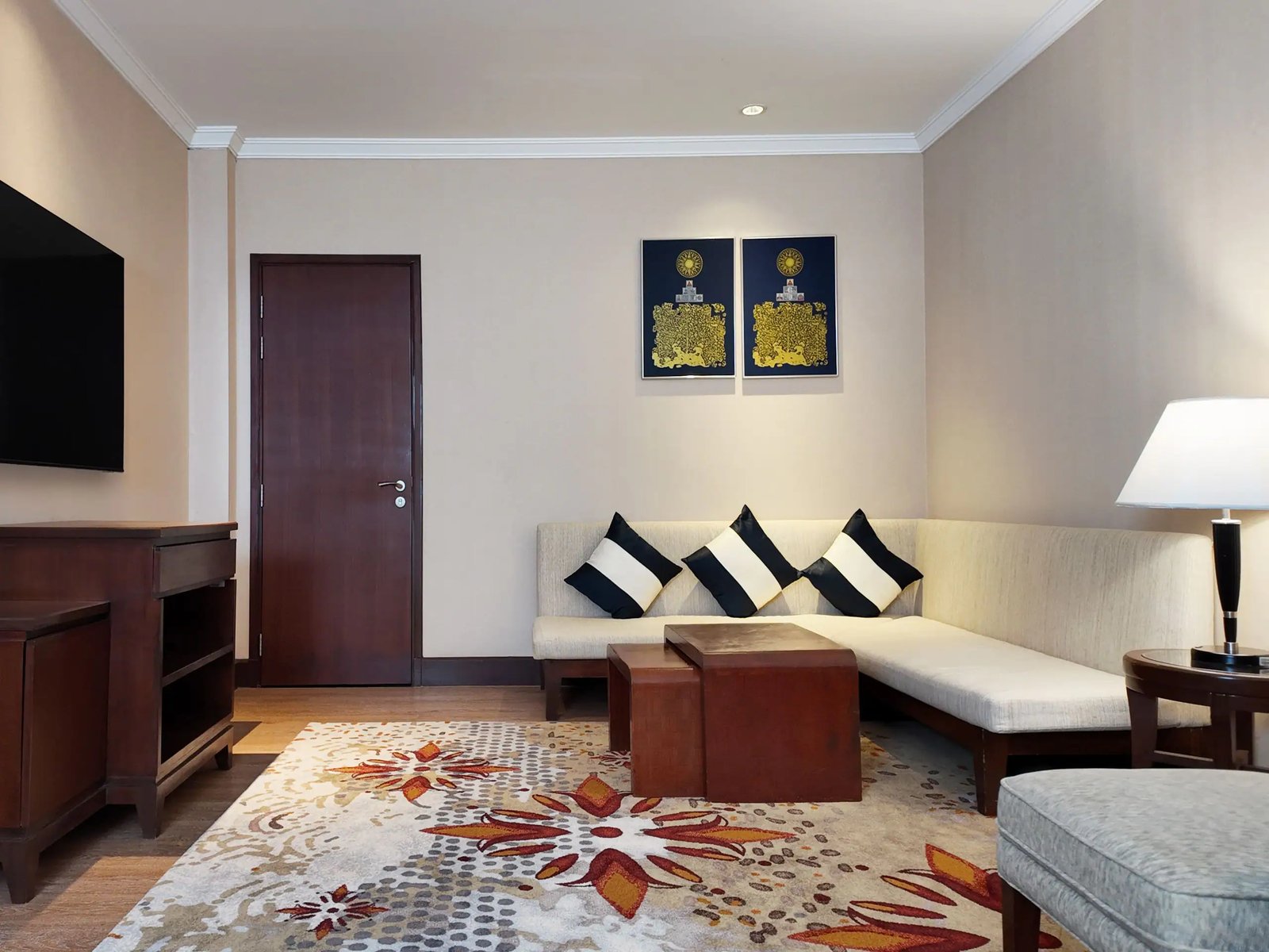 Hyatt Regency Bangkok Suvarnabhumi Airport — eat & drink