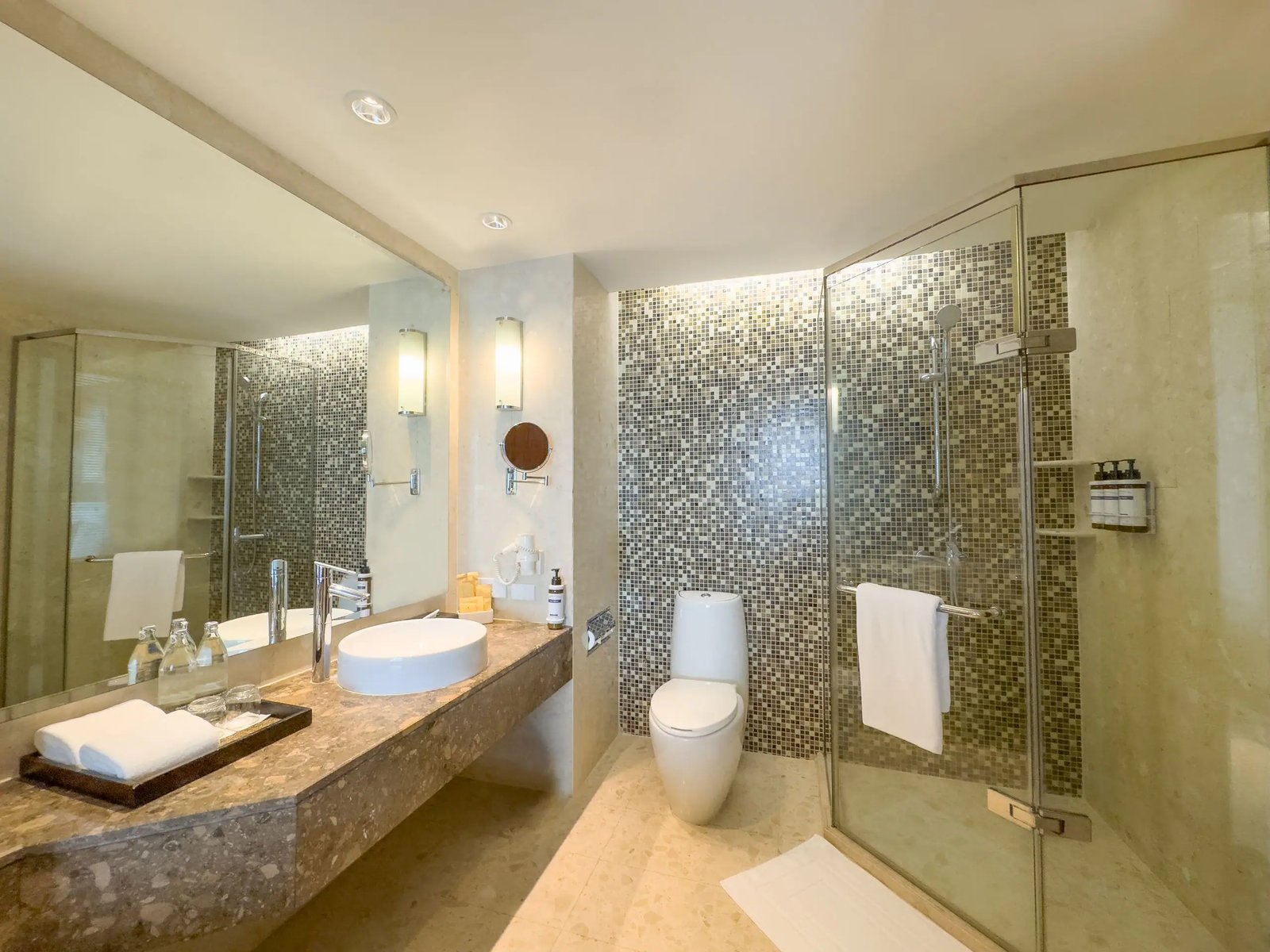 Hyatt Regency Bangkok Suvarnabhumi Airport — rooms