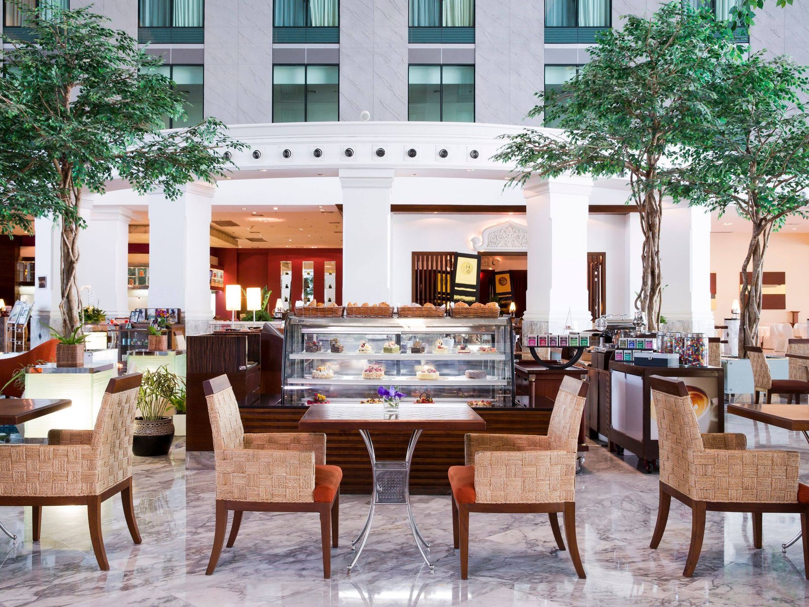 Hyatt Regency Bangkok Suvarnabhumi Airport — eat & drink