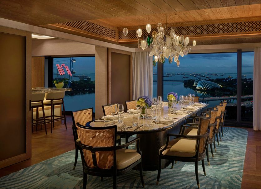 Mandarin Oriental Singapore, at the table