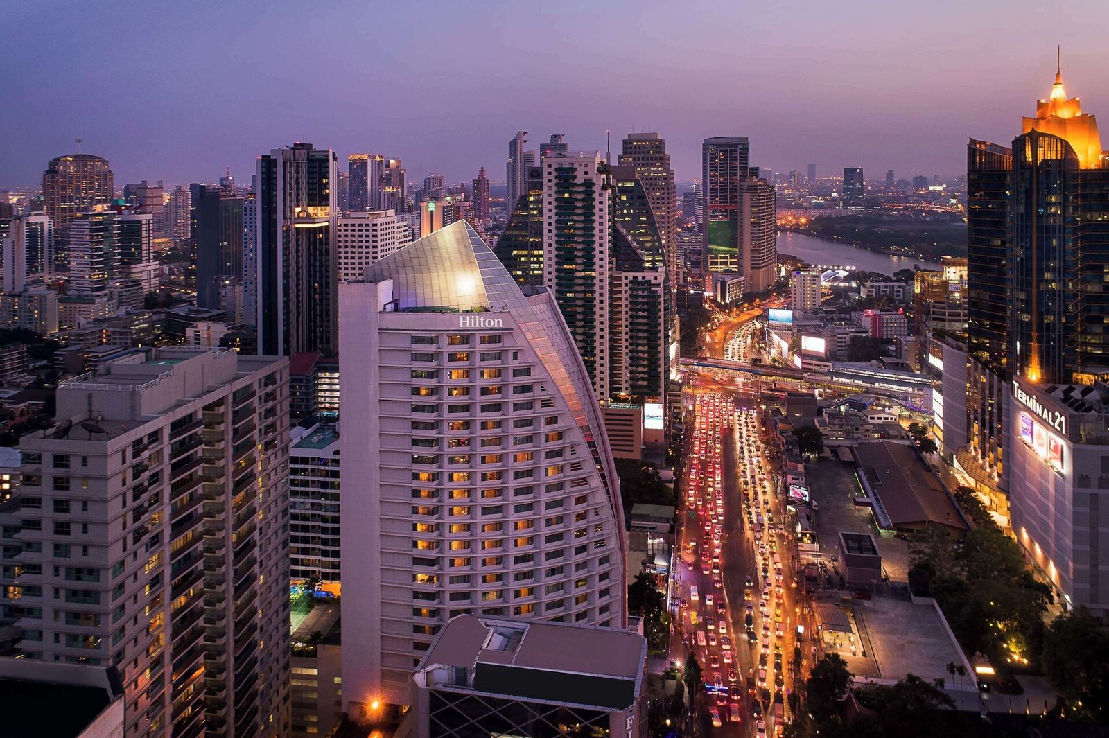 Hilton Bangkok Grande Asoke — vibe