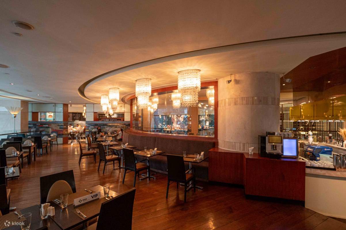 Hilton Bangkok Grande Asoke — eat & drink