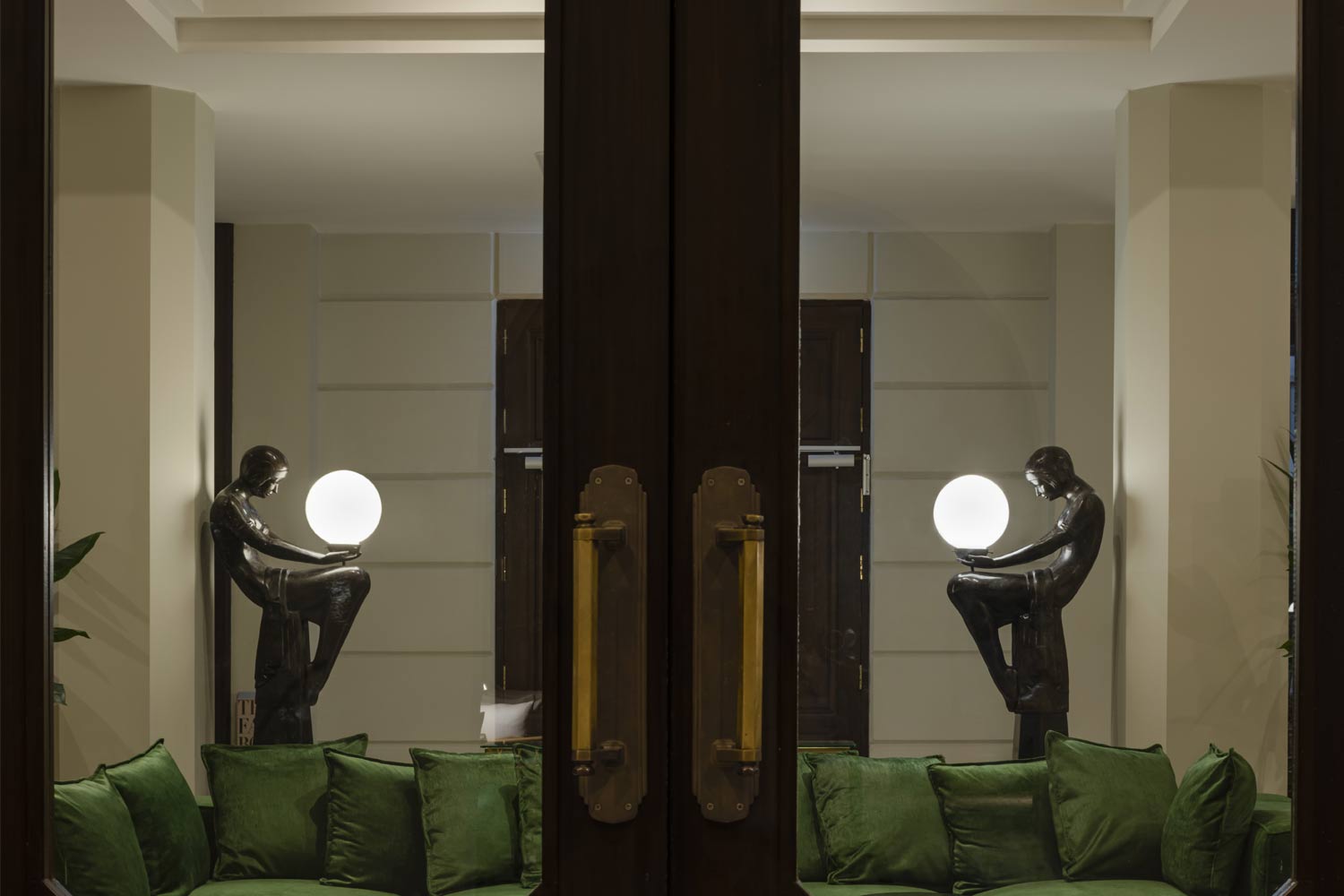 Hotel Thomas Bangkok — eat & drink