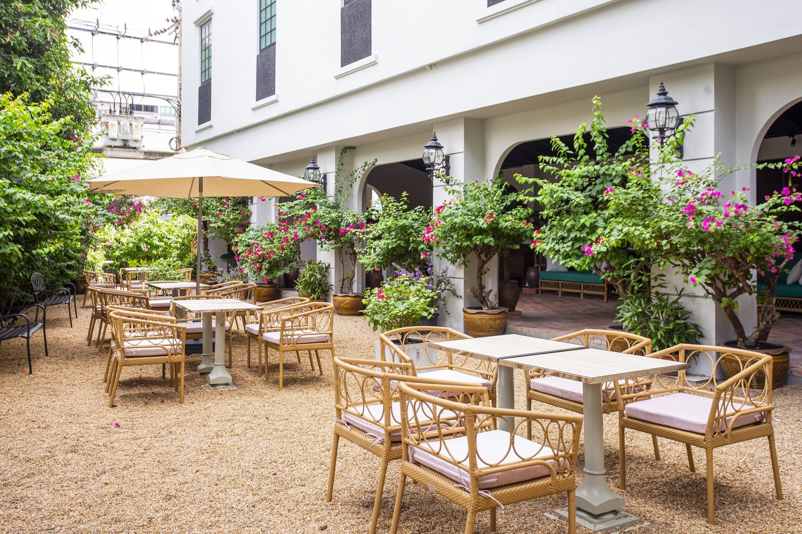 Hotel Thomas Bangkok — vibe
