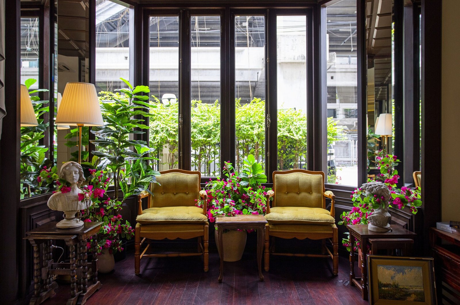 Hotel Thomas Bangkok — eat & drink