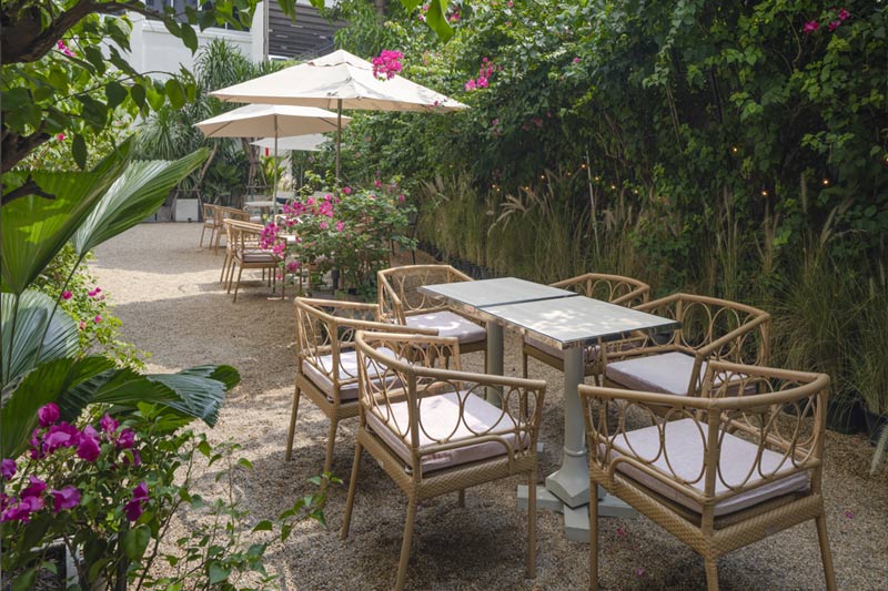 Hotel Thomas Bangkok — vibe