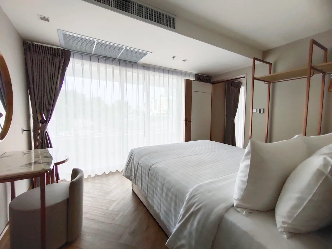Away Bangkok Riverside Kene — rooms