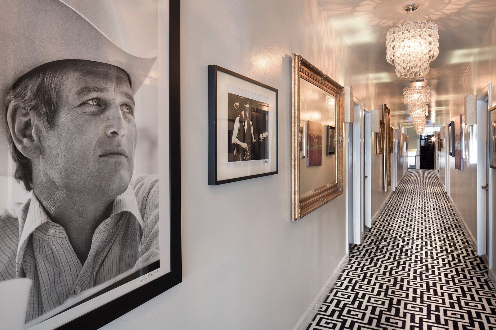 Crescent Hotel Beverly Hills — vibe