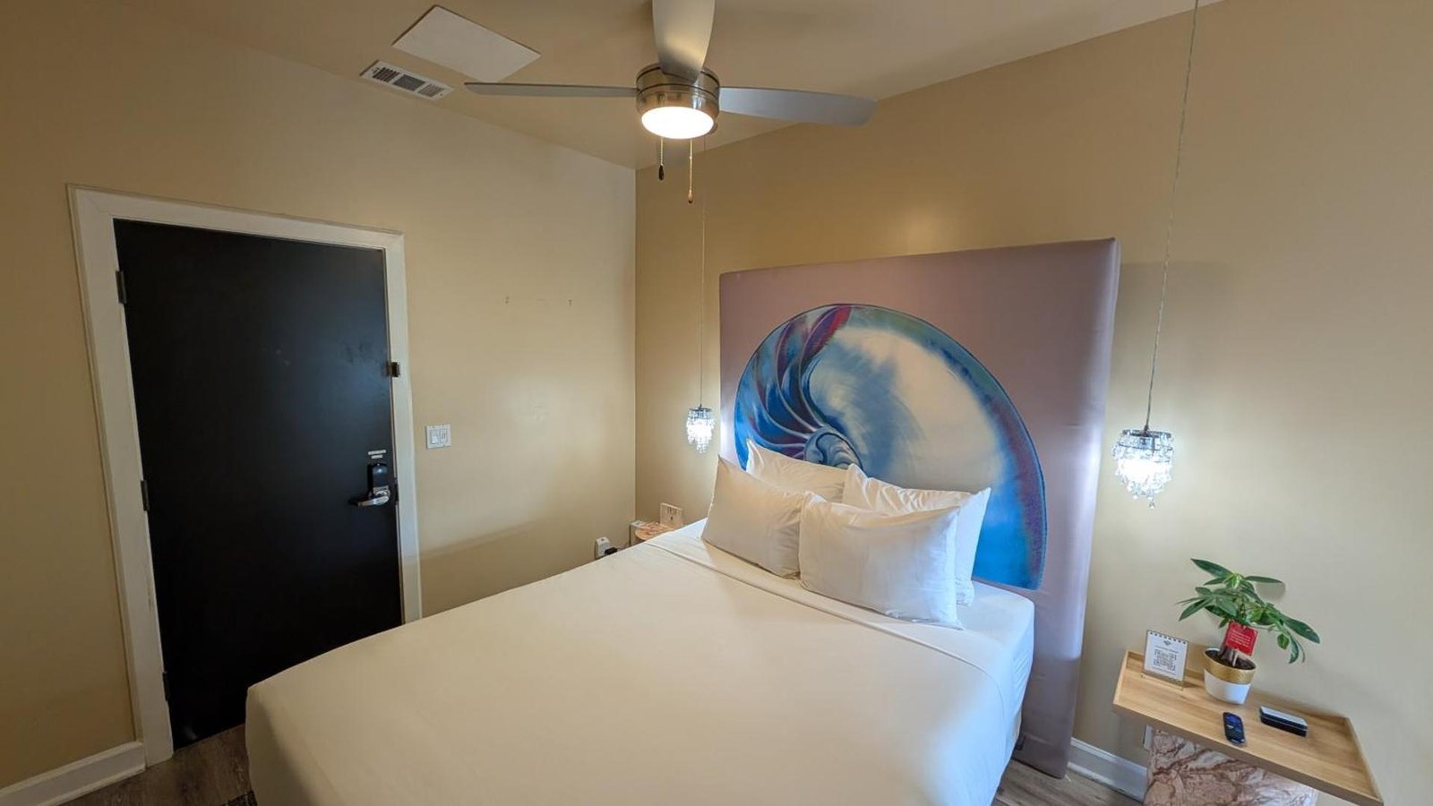 Crescent Hotel Beverly Hills — rooms