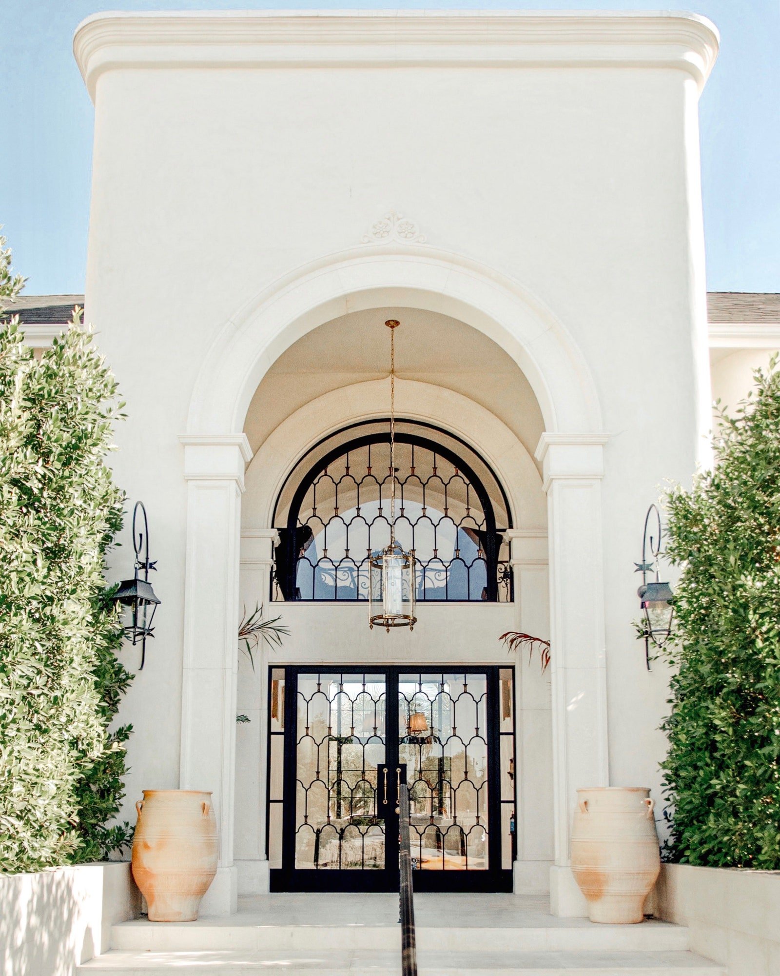 Cara Hotel, backstory