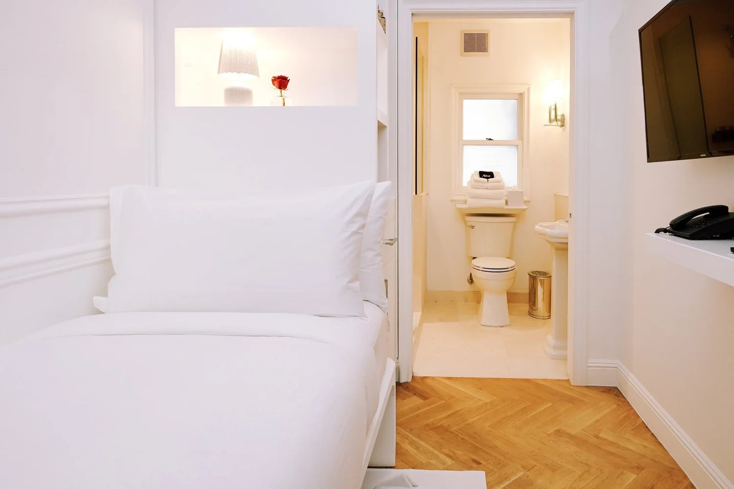 Cara Hotel, rooms