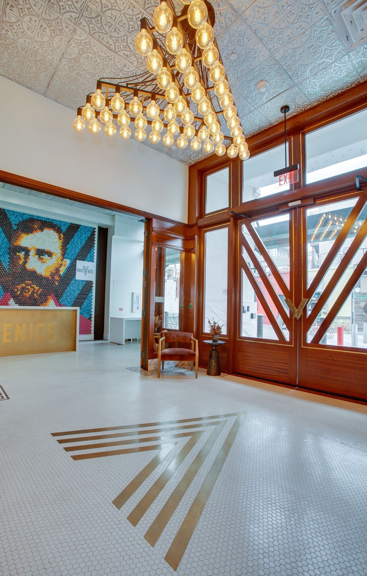 Venice V Hotel — vibe
