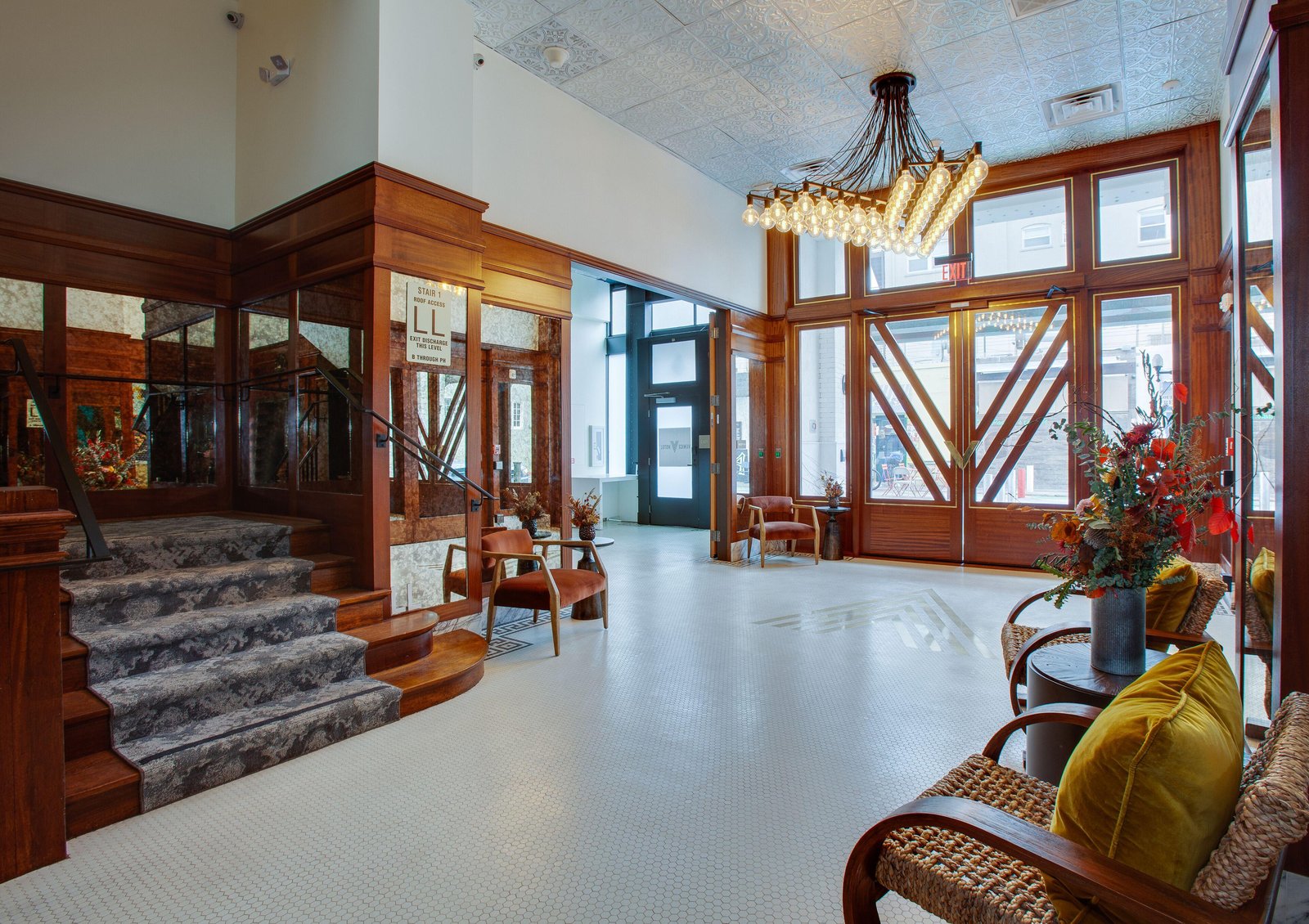 Venice V Hotel — vibe