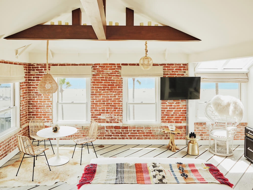 Venice V Hotel — eat & drink