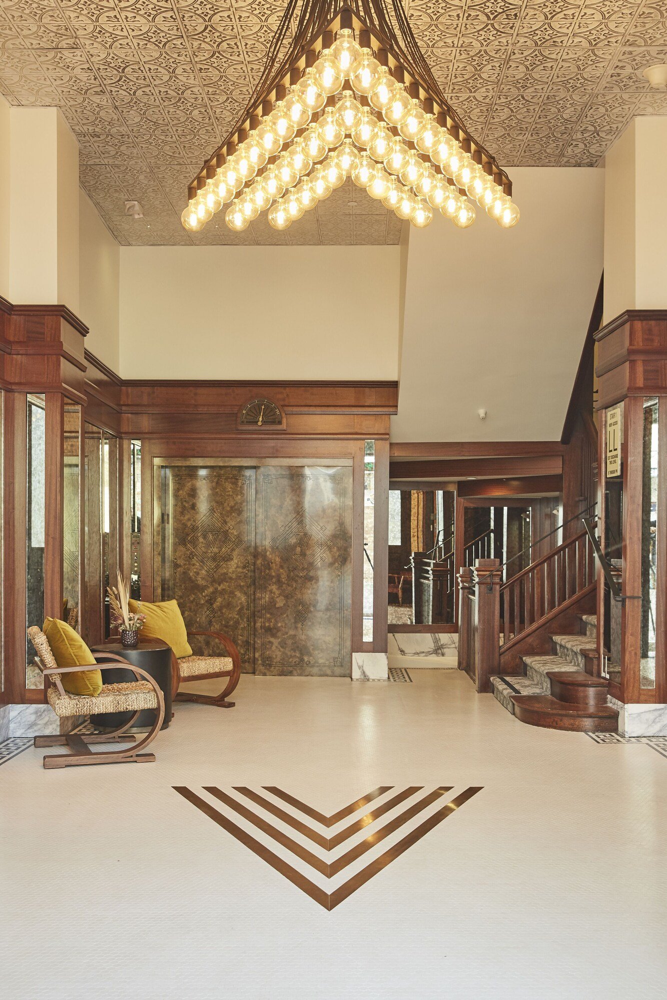 Venice V Hotel — vibe