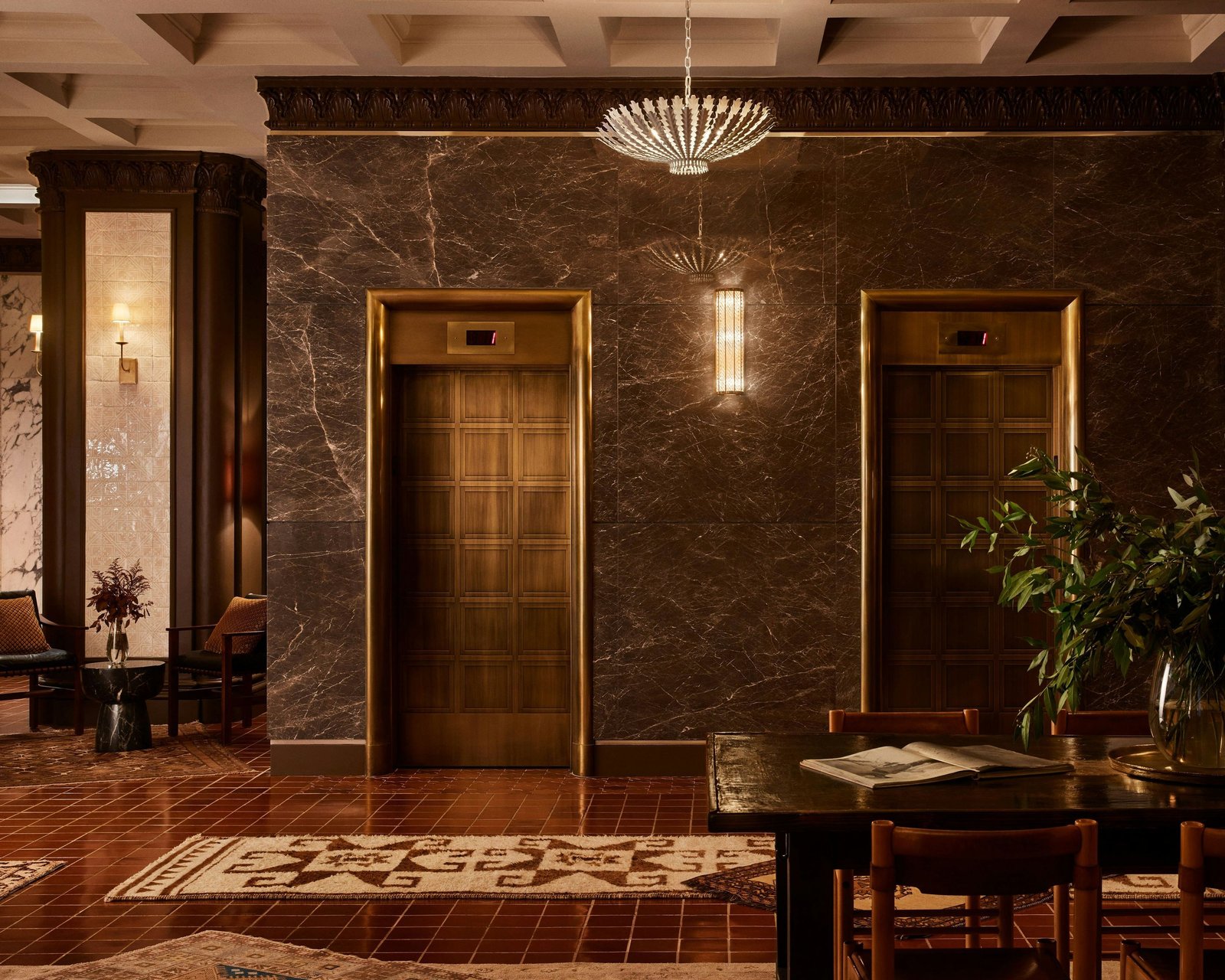 Pasadena Hotel & Pool — vibe