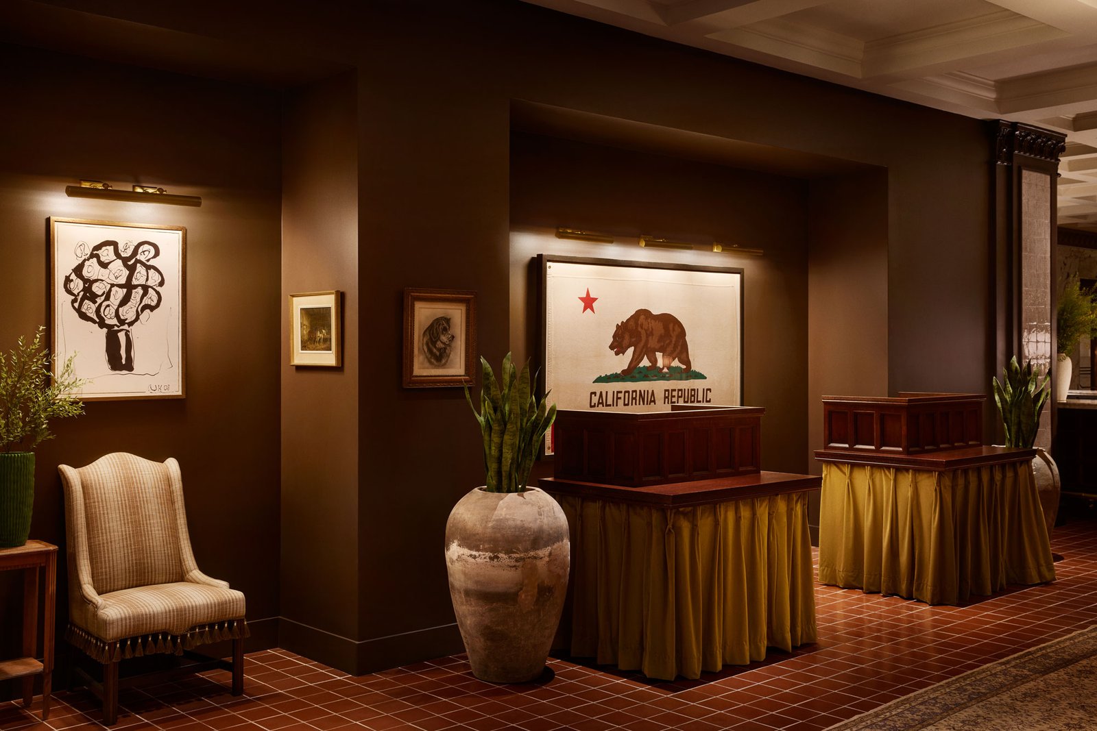 Pasadena Hotel & Pool — vibe
