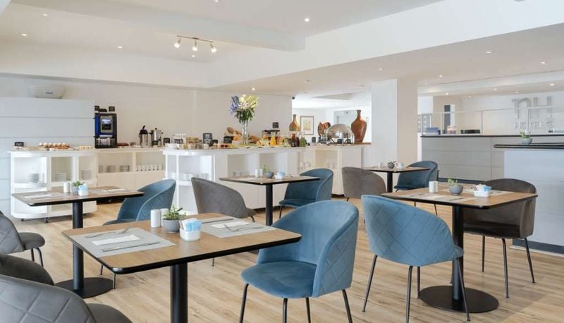Pasadena Hotel & Pool — eat & drink