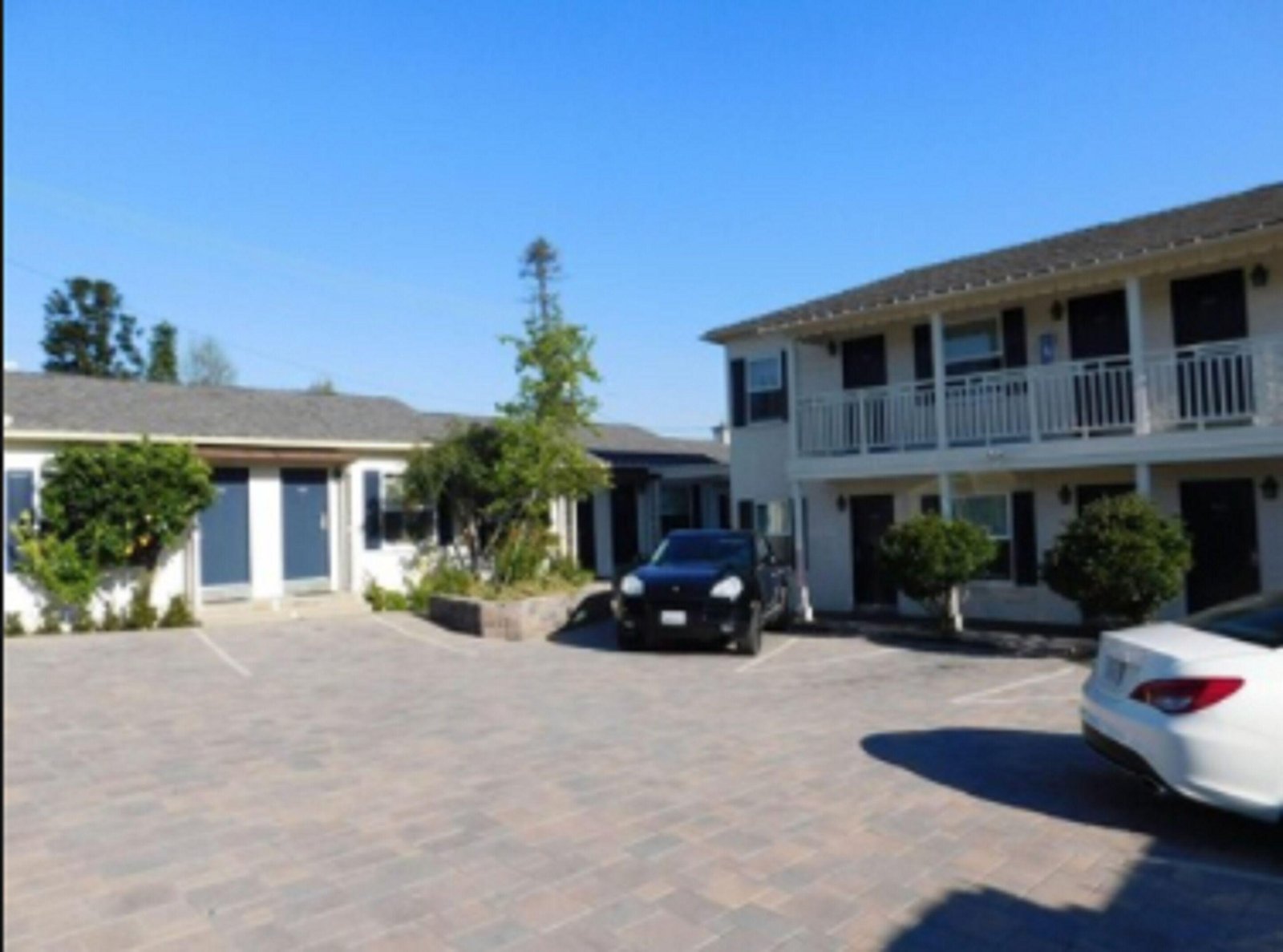 Le Petit Pali Brentwood — backstory