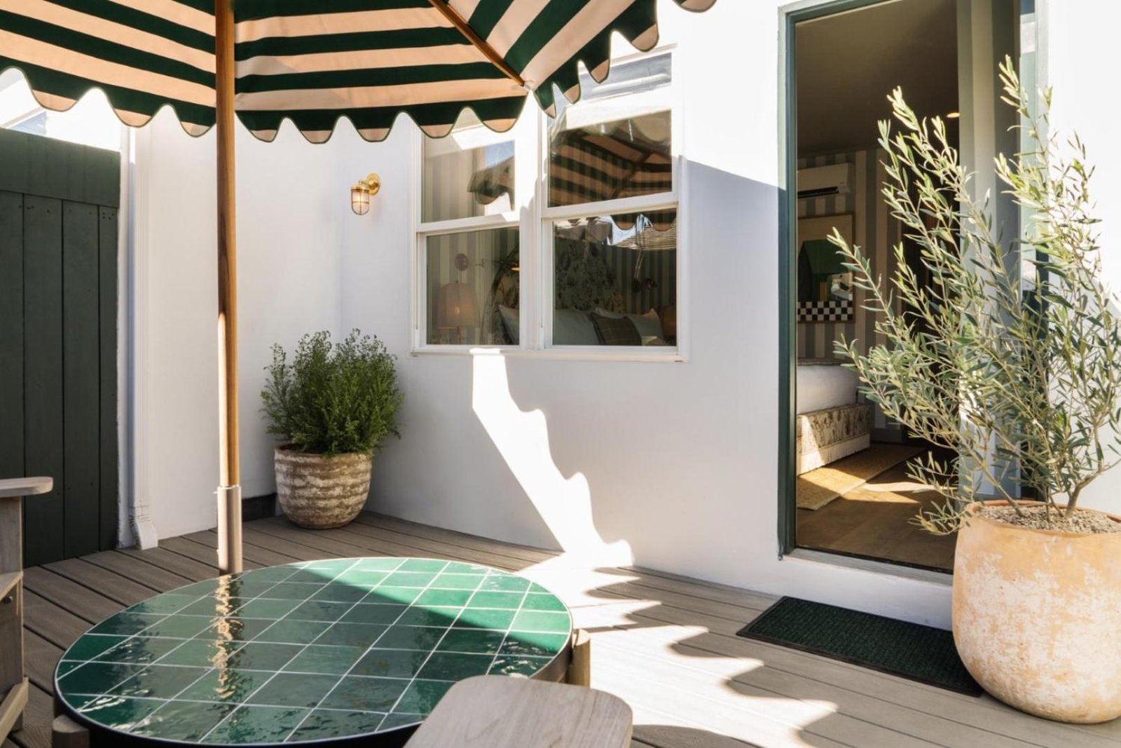 Le Petit Pali Brentwood — vibe