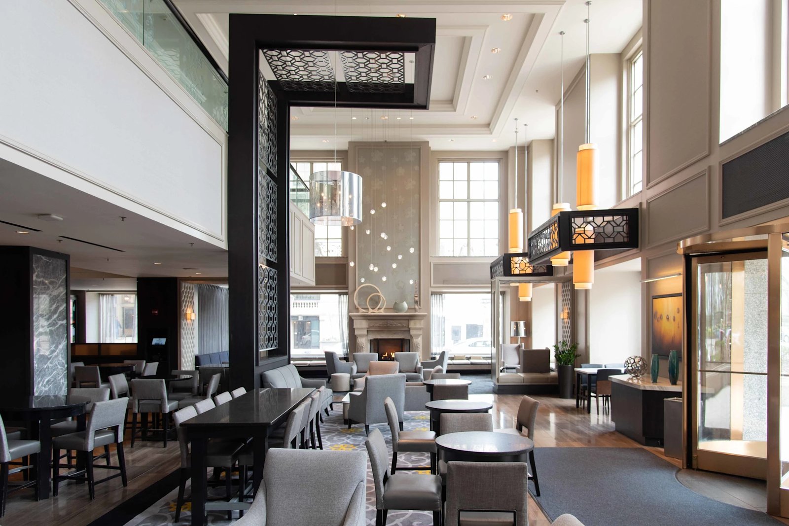 Hilton Chicago — vibe