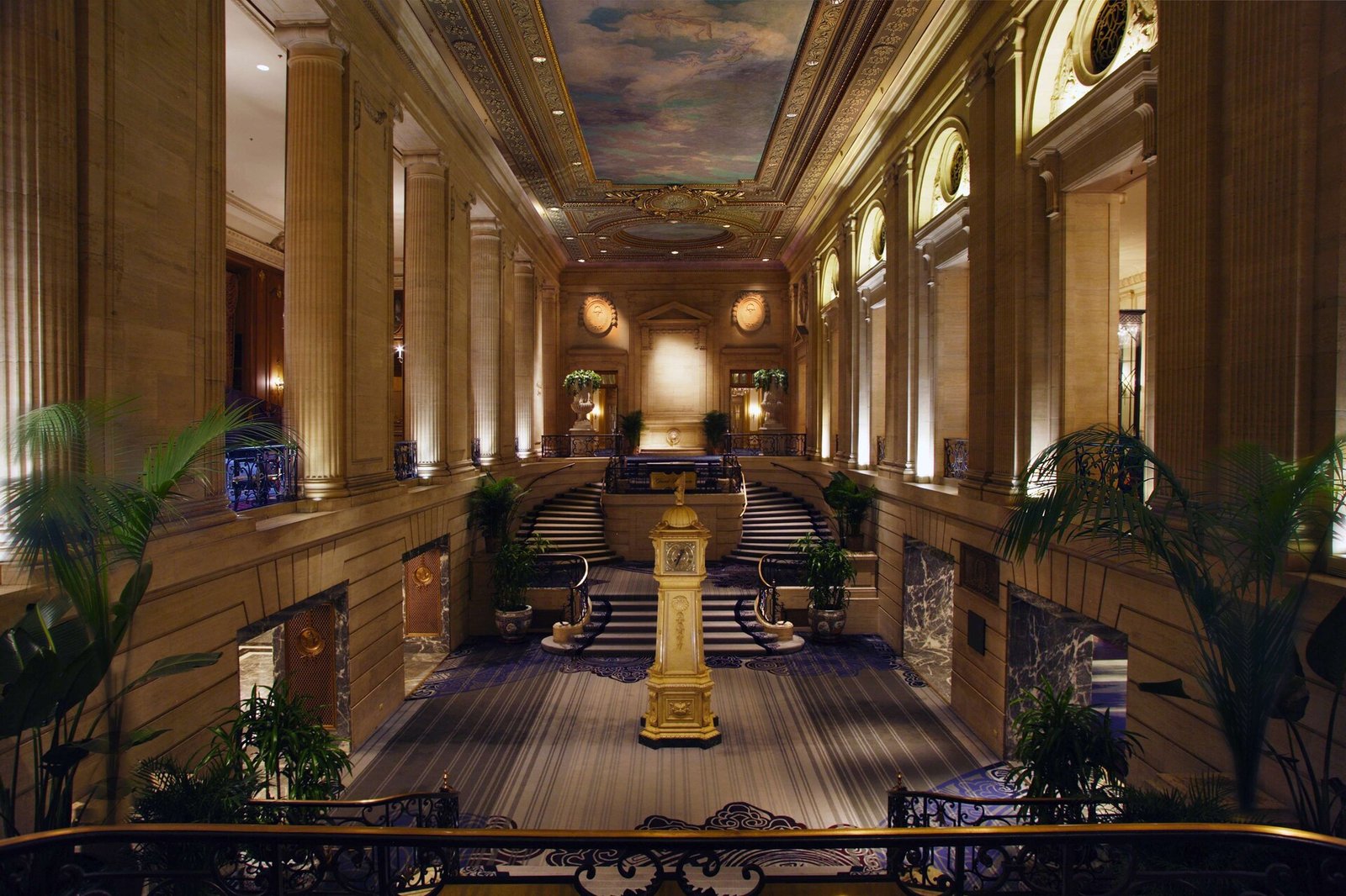 Hilton Chicago — vibe