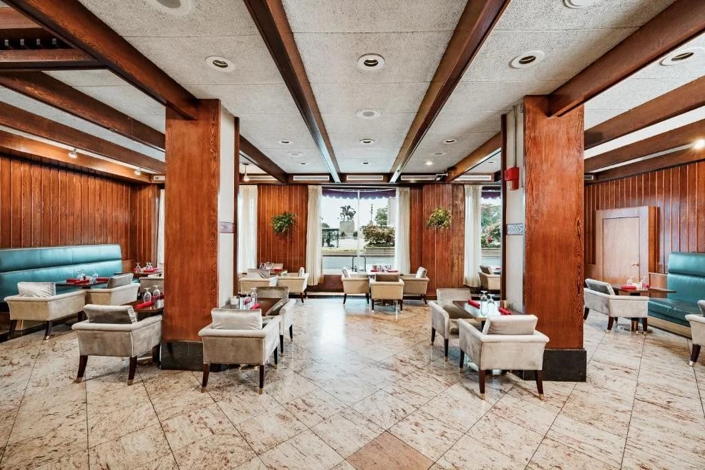 The Congress Plaza Hotel & Convention Center — eat & drink