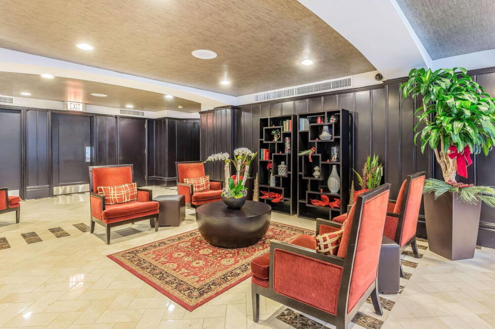Hilton Vacation Club Hotel Blake Chicago — eat & drink