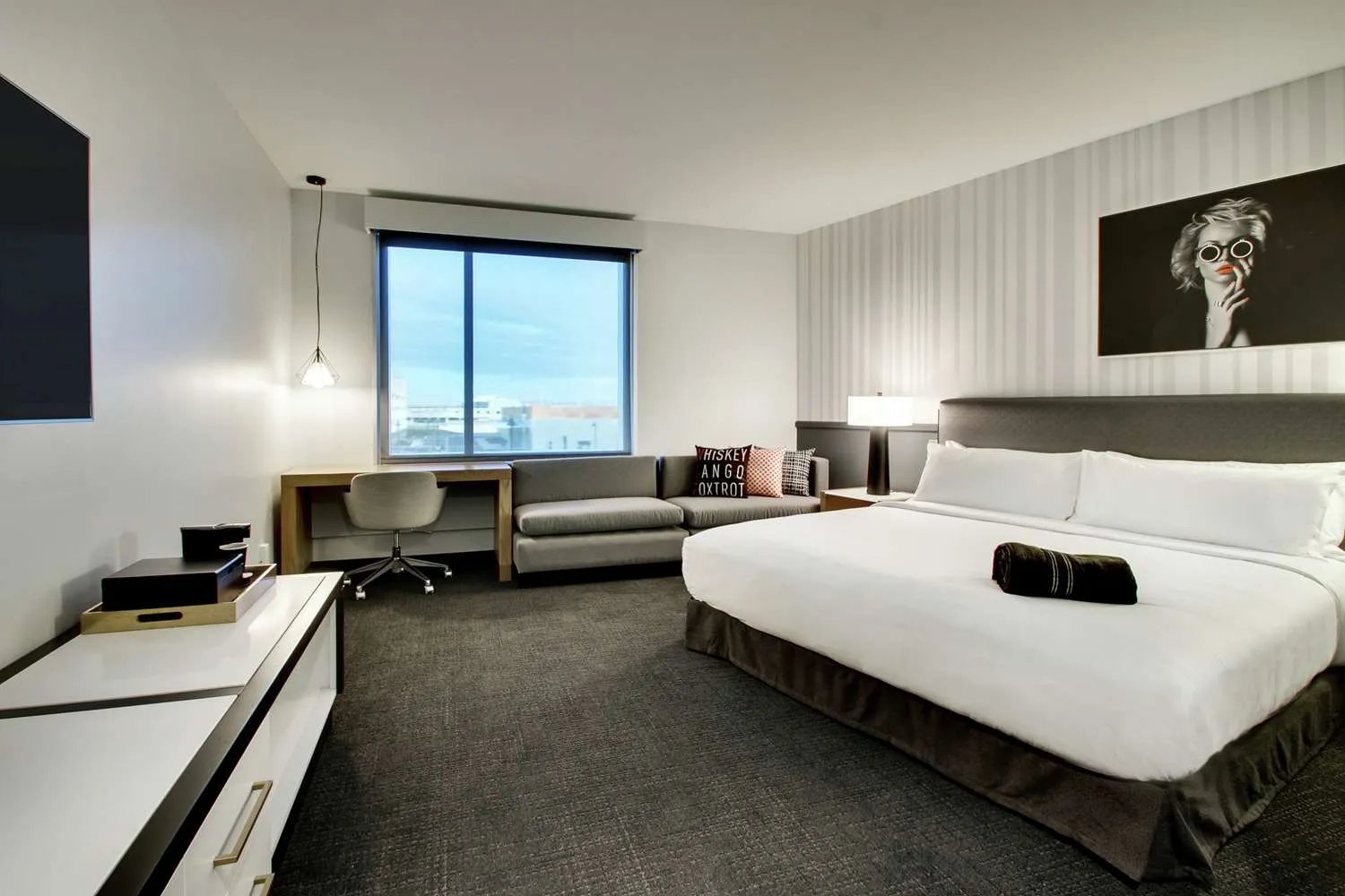 The Rose Hotel Chicago O’Hare, Tapestry Collection by Hilton — rooms