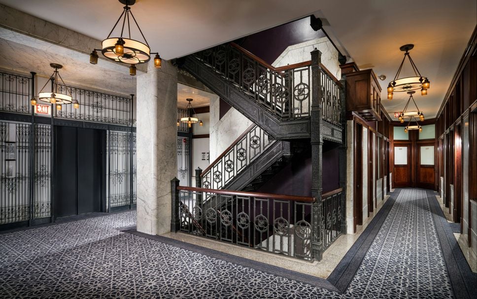 Staypineapple, an Iconic Hotel, The Loop Chicago — vibe