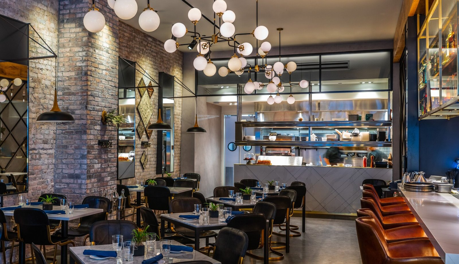 Staypineapple, an Iconic Hotel, The Loop Chicago — eat & drink
