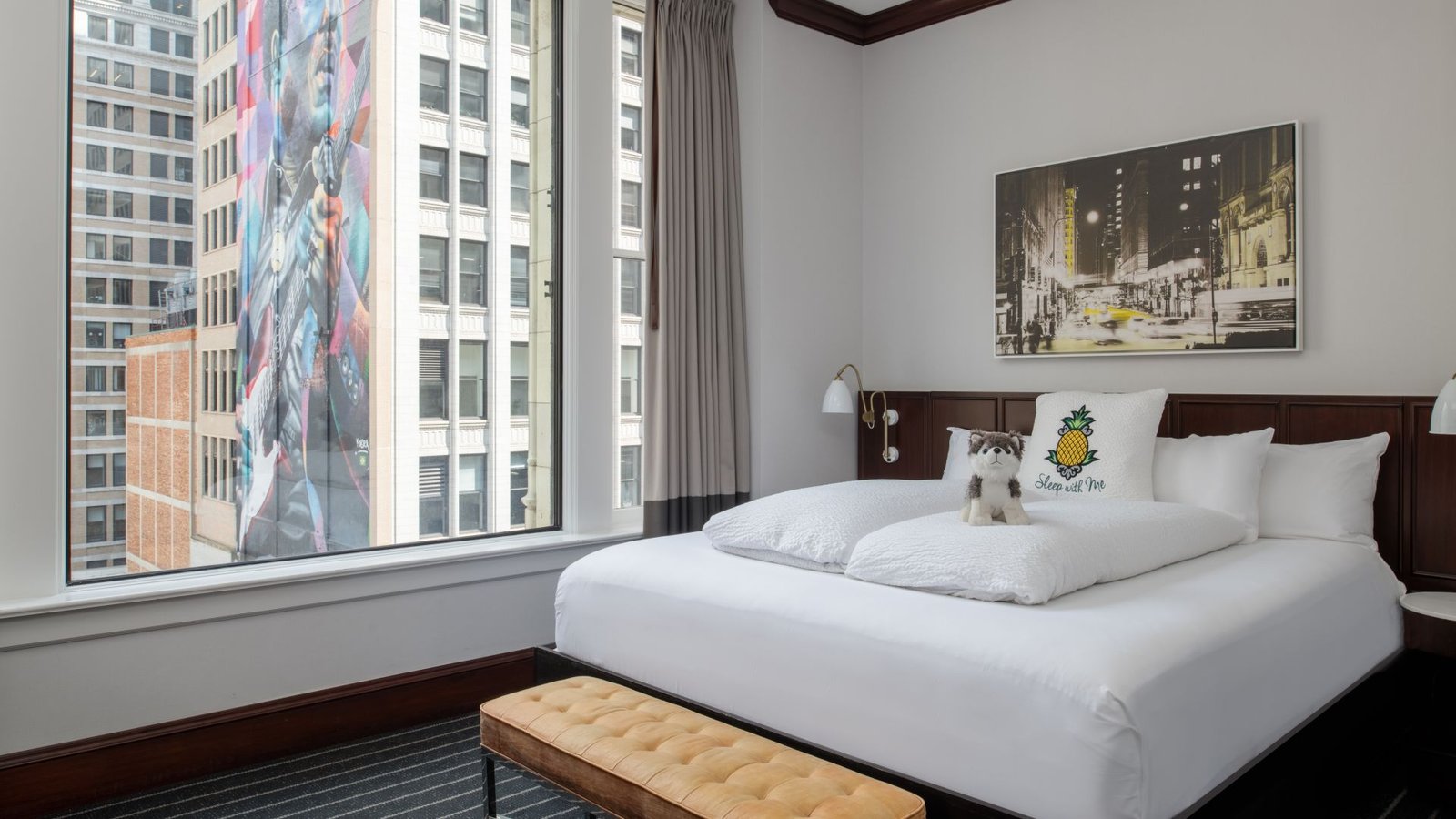 Staypineapple, an Iconic Hotel, The Loop Chicago — rooms
