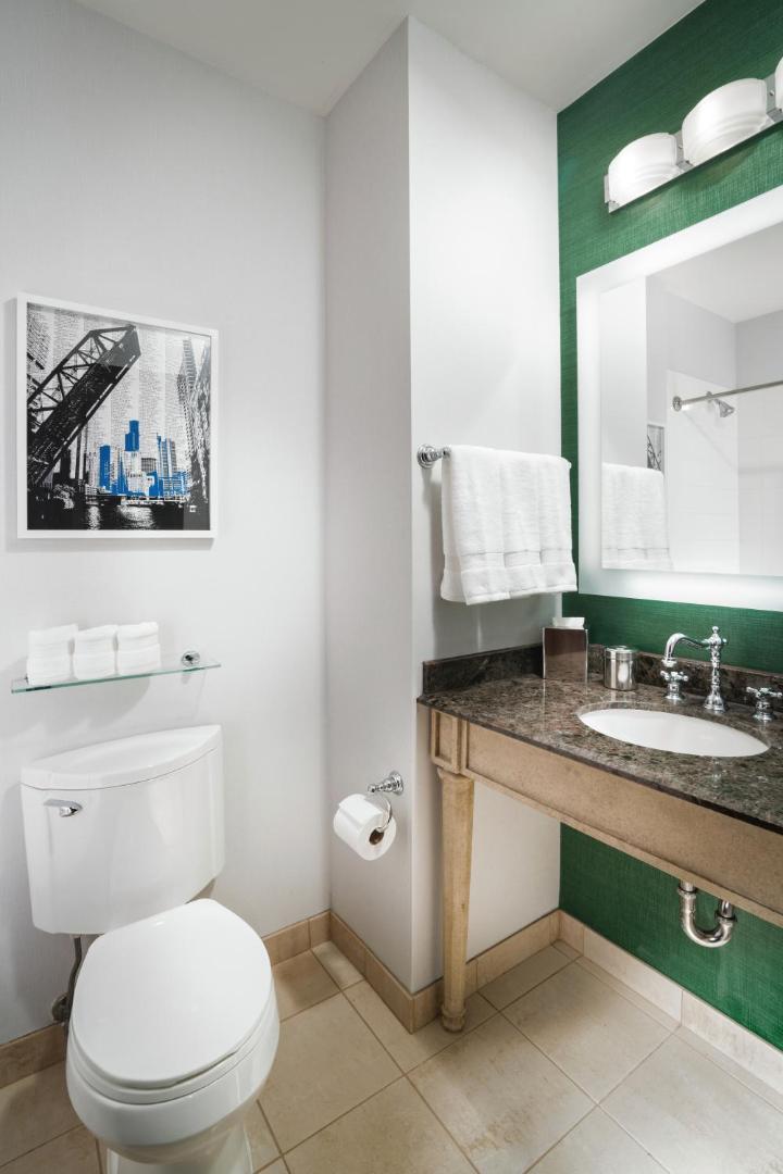 Staypineapple, an Iconic Hotel, The Loop Chicago — rooms