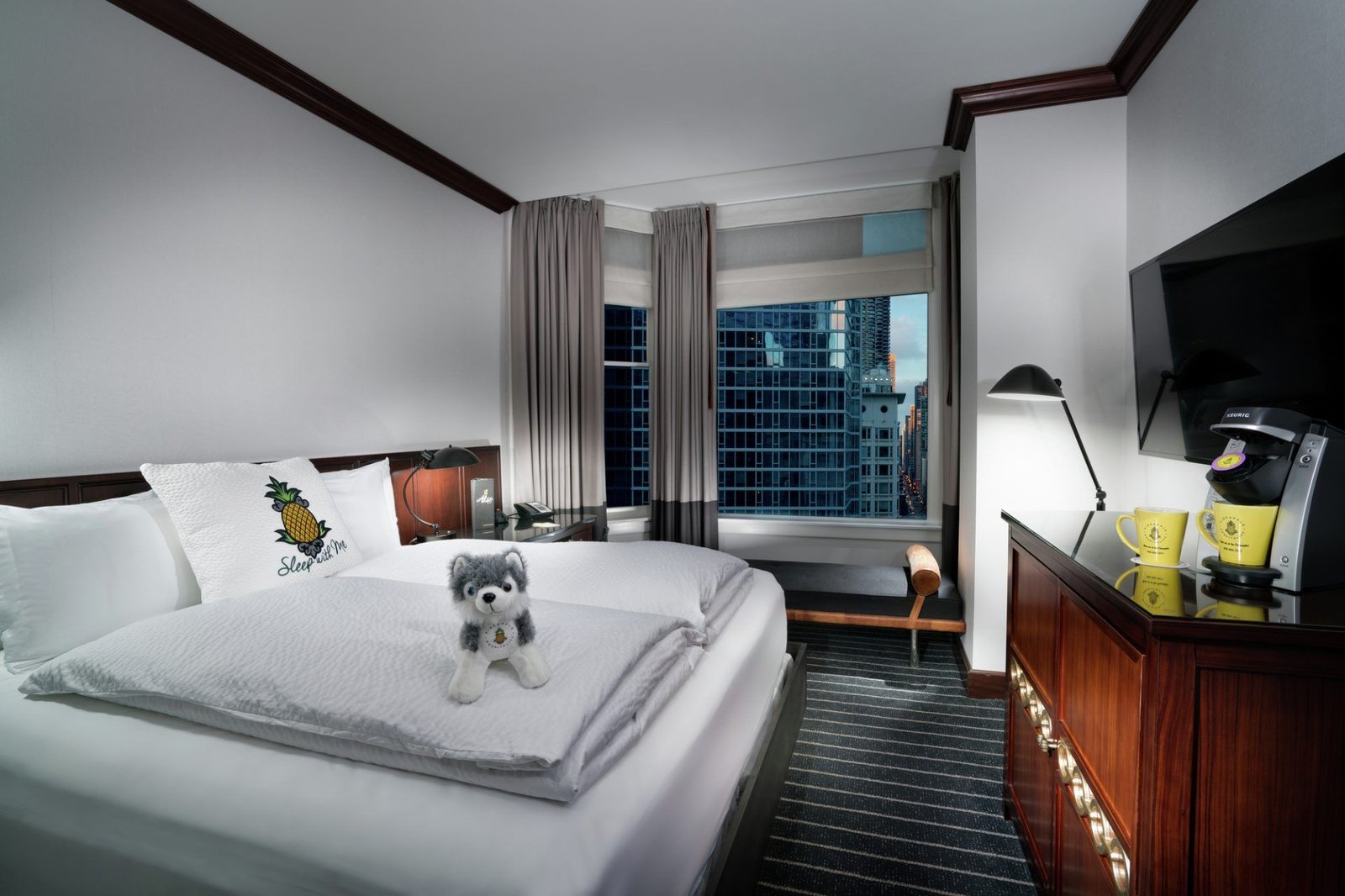 Staypineapple, an Iconic Hotel, The Loop Chicago — rooms