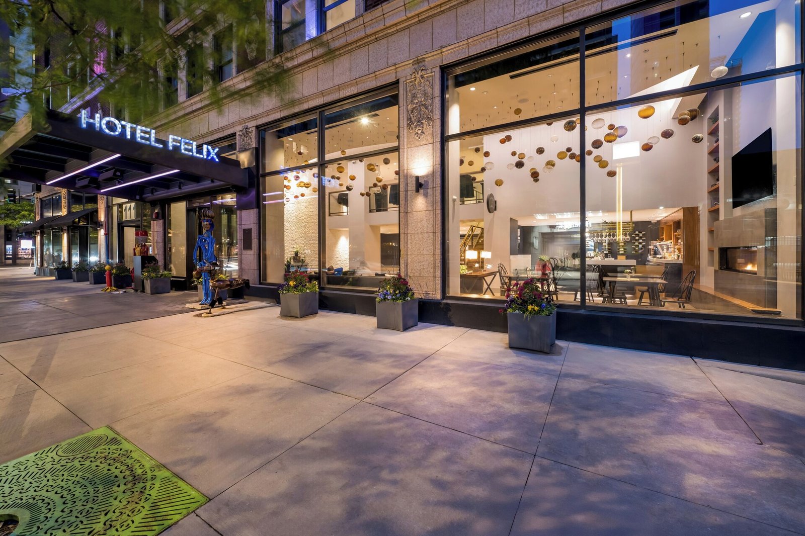 Hotel Felix — backstory