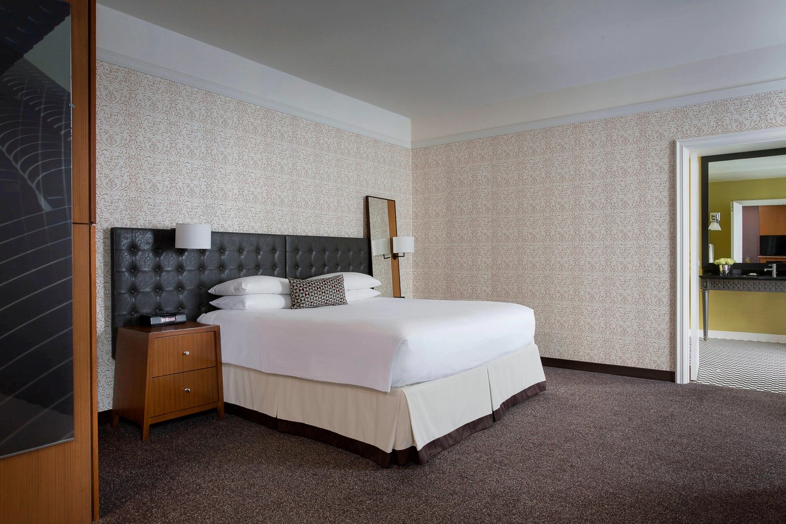 Hotel Chicago Downtown, Autograph Collection — rooms