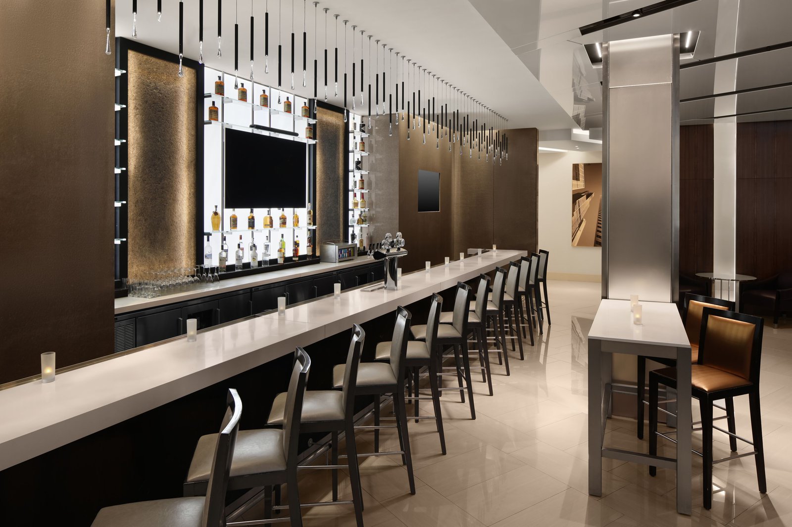 Hotel Chicago Downtown, Autograph Collection — eat & drink