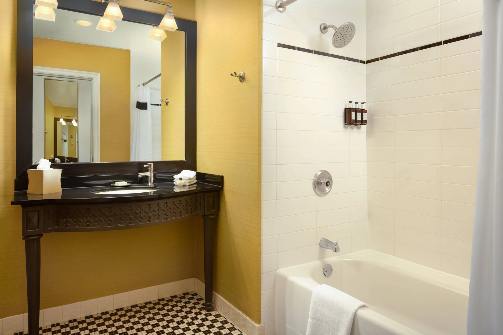 Hotel Chicago Downtown, Autograph Collection — rooms