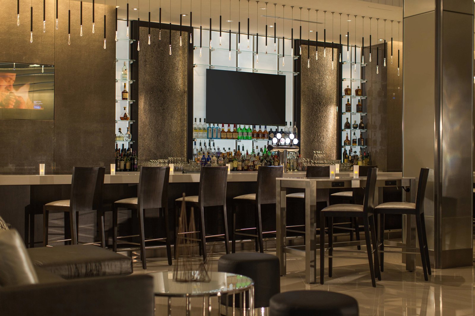 Hotel Chicago Downtown, Autograph Collection — eat & drink